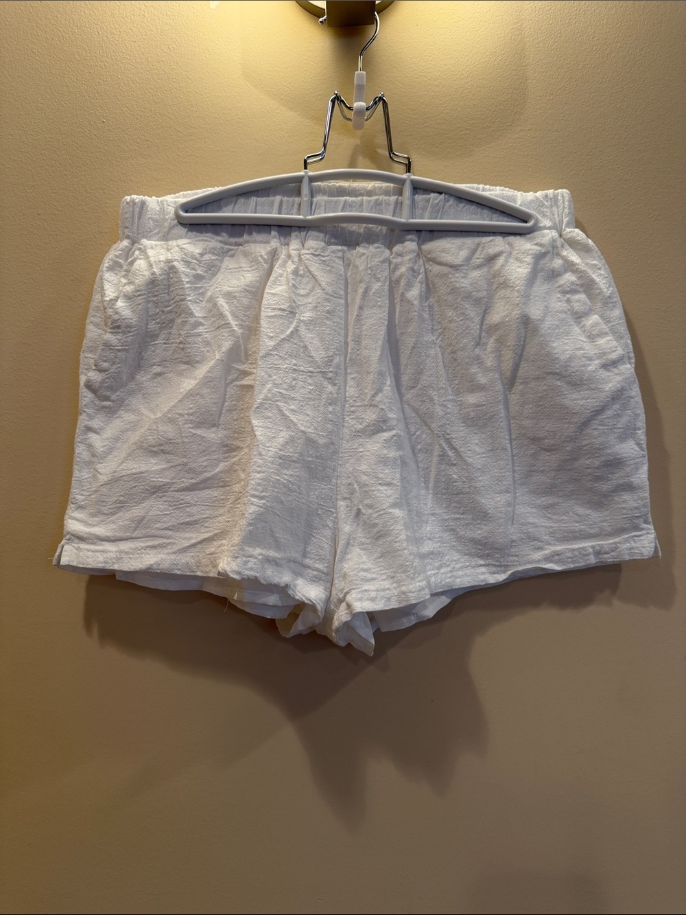 Cider White Elastic-Waist Linen-Texture Shorts